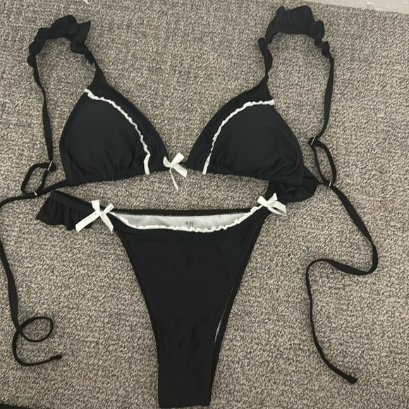 Bow Detail Bikini - Picture 1 of 1